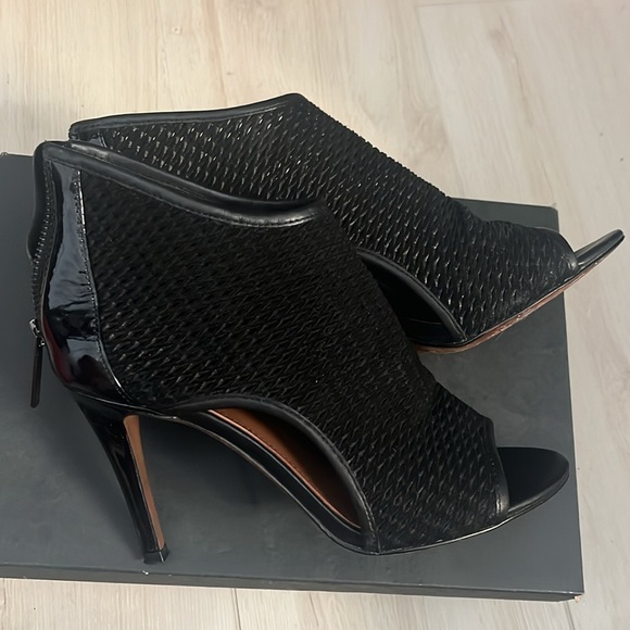 Donald J Pliner black heels 7 - Picture 5 of 8